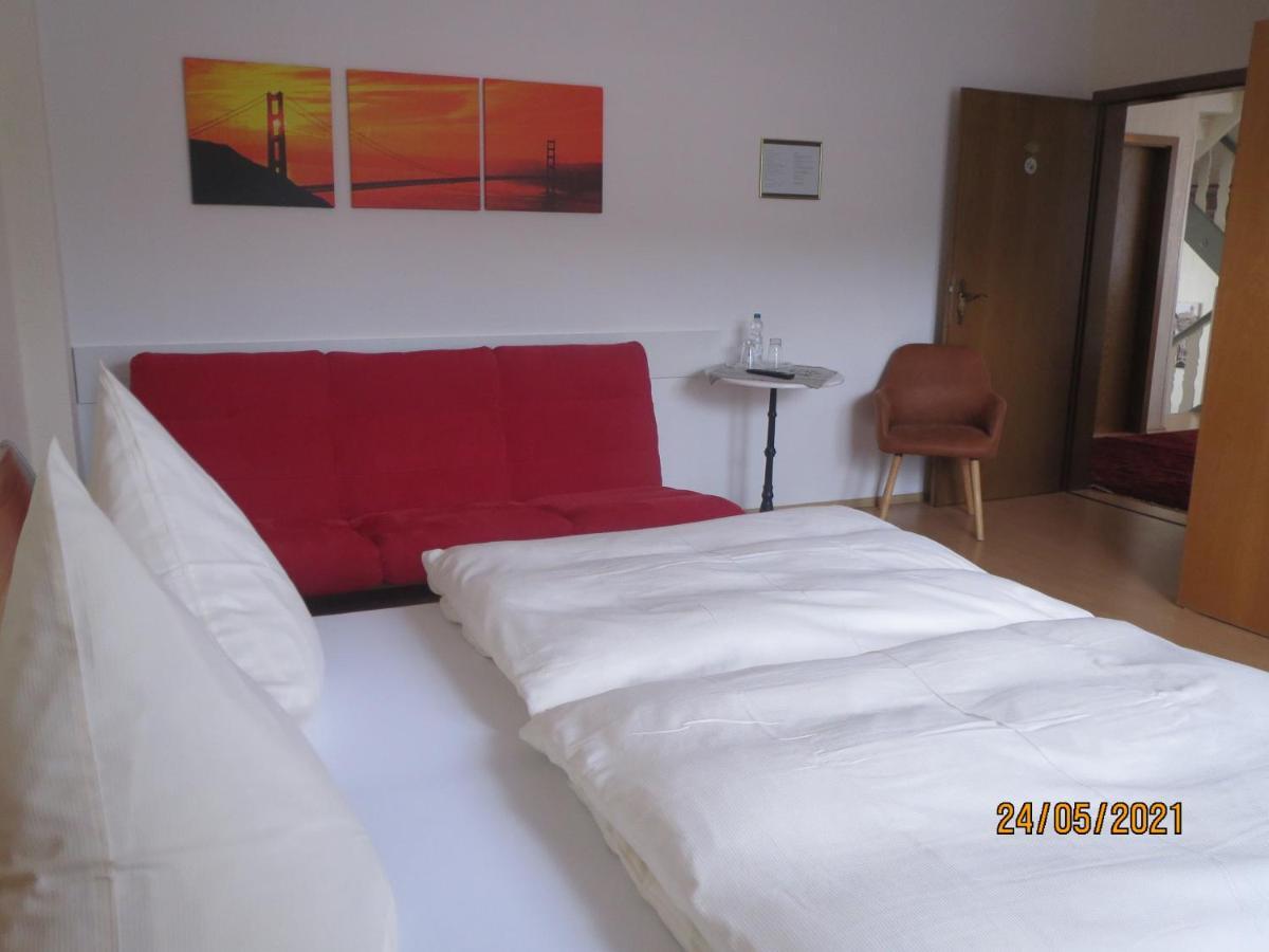 Hotel Und Gaestehaus Gute Quelle كوتشيم المظهر الخارجي الصورة