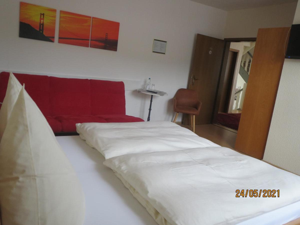 Hotel Und Gaestehaus Gute Quelle كوتشيم المظهر الخارجي الصورة