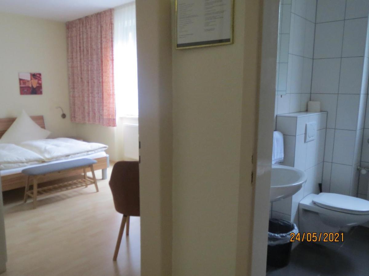 Hotel Und Gaestehaus Gute Quelle كوتشيم المظهر الخارجي الصورة