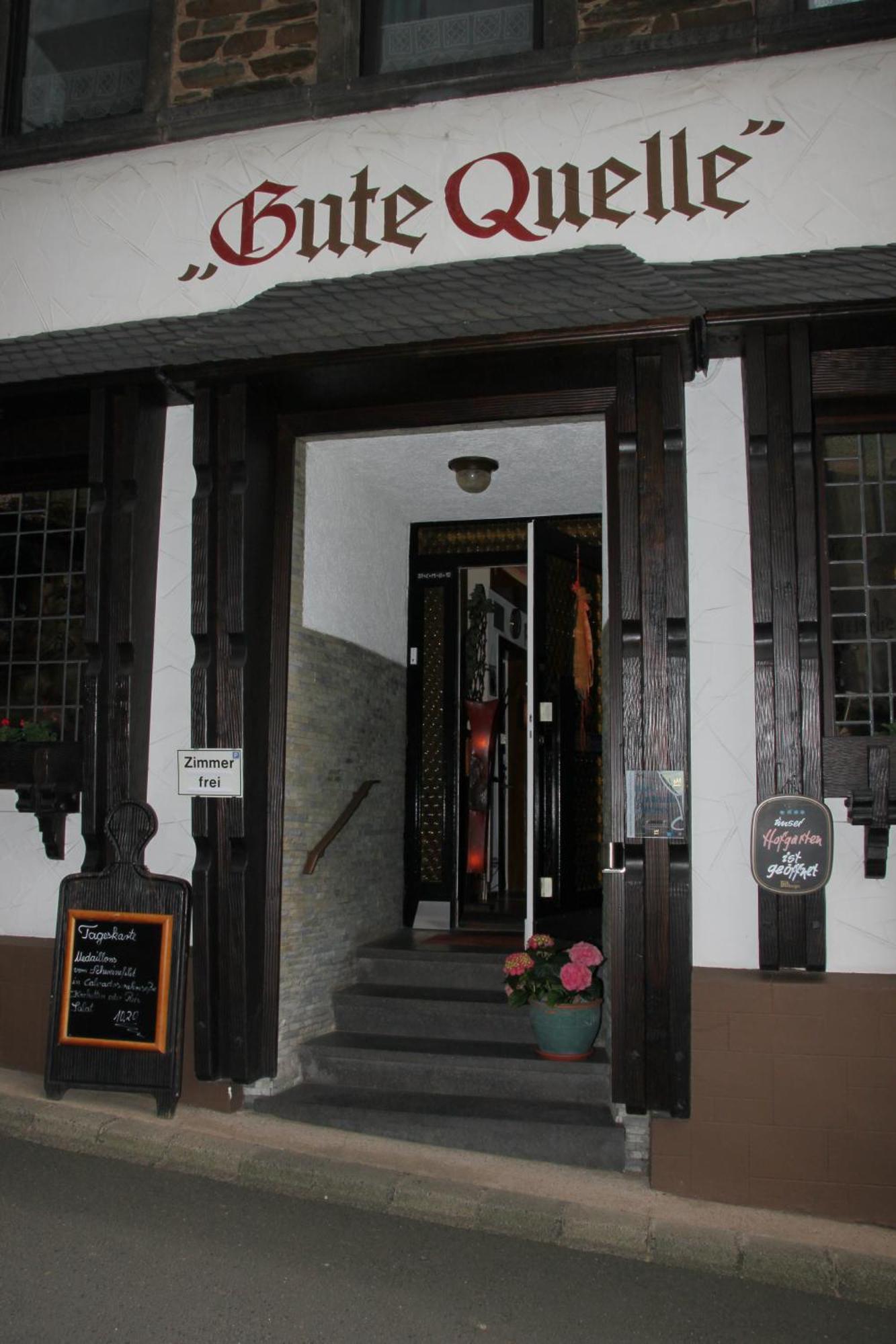 Hotel Und Gaestehaus Gute Quelle كوتشيم المظهر الخارجي الصورة