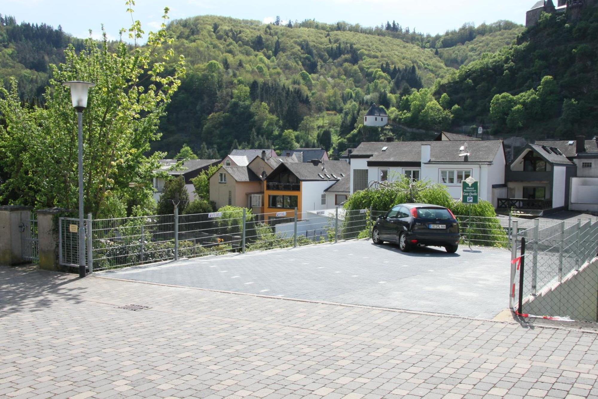 Hotel Und Gaestehaus Gute Quelle كوتشيم المظهر الخارجي الصورة